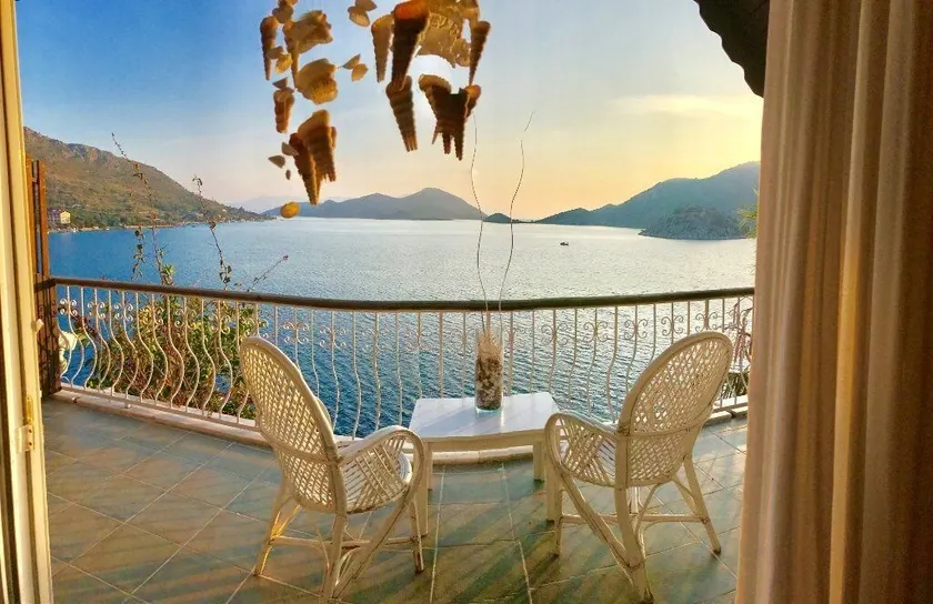 Dolphin Boutique Hotel - Image 1
