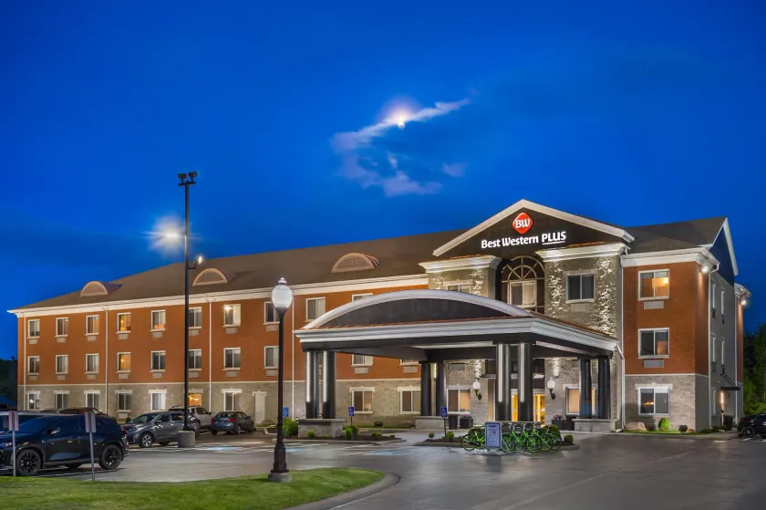 Best Western Plus 1000 Islands Hotel & Suites- Newly Renovated - Image 1