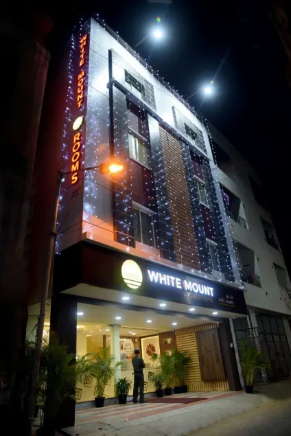 Hotel White Mount - Image 1