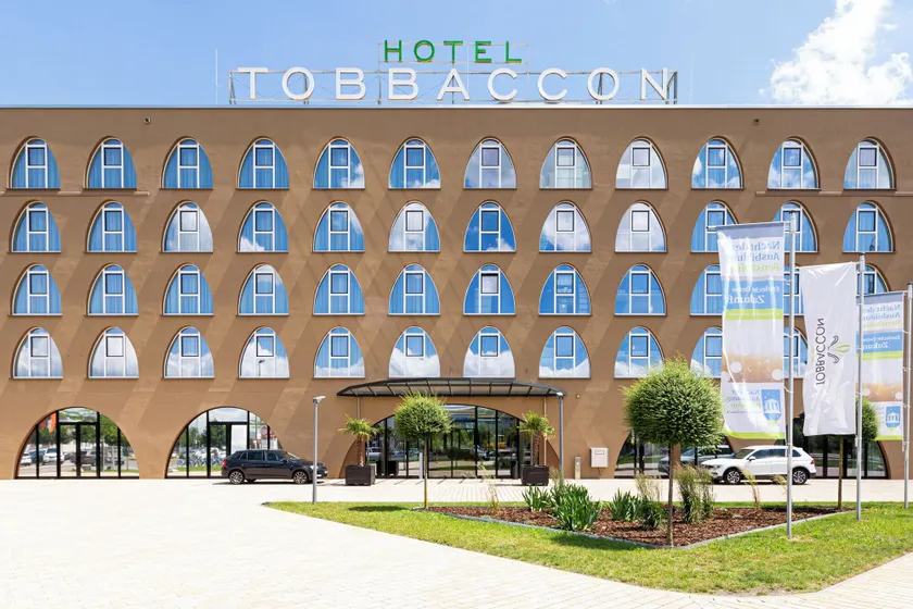 Tobbaccon Hotel - Image 1