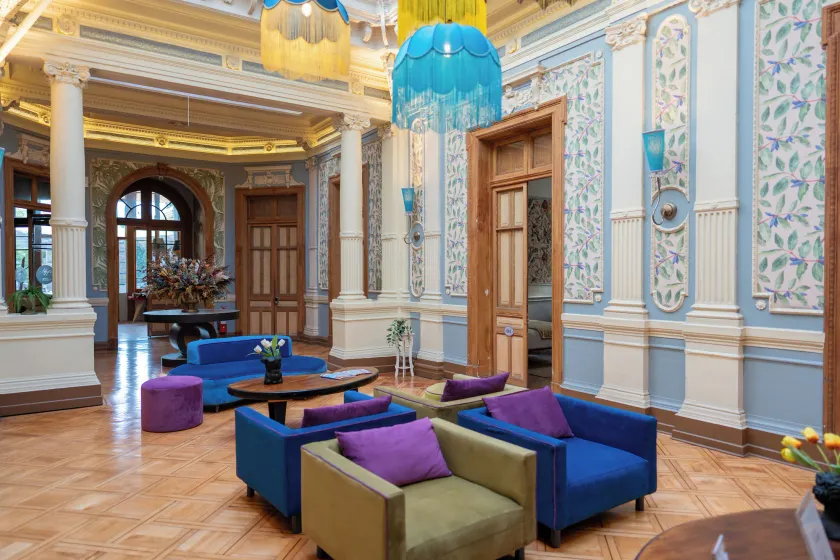 Happy House Hostel - Lobby sitting area