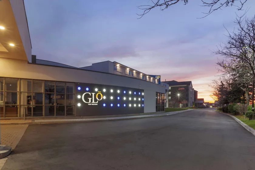GLō Best Western Mississauga Corporate Centre - Image 1