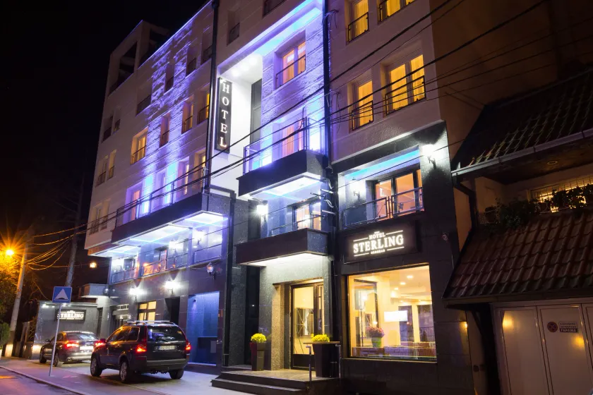 Hotel Sterling Garni - Image 1