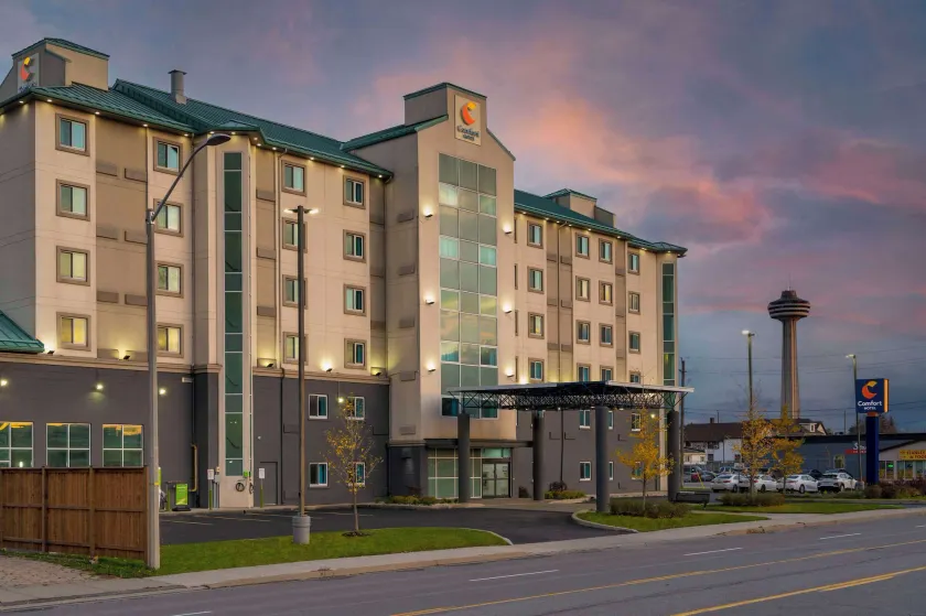 Comfort Hotel - Image 1