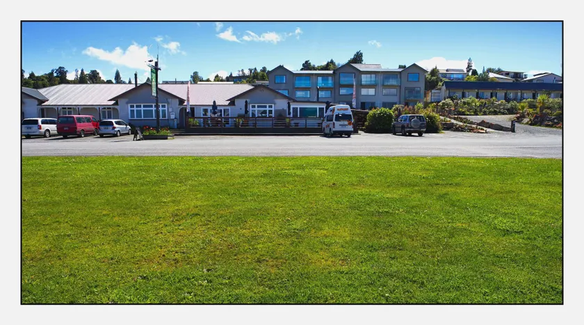Hotel Lake Brunner - Image 1