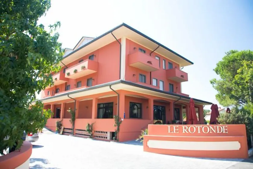 Hotel Le Rotonde - Image 1