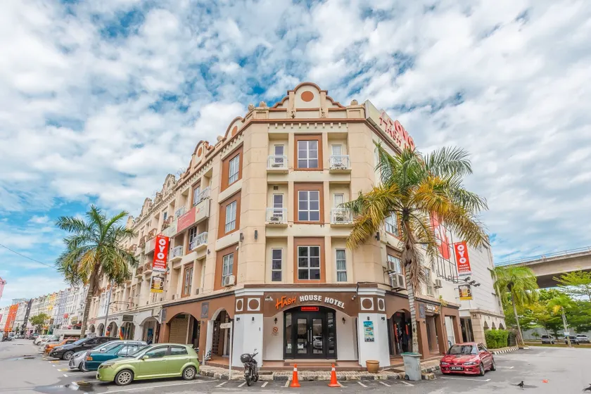 Hash House Hotel - Image 1