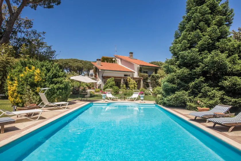 La Gaura Guest House - Image 1