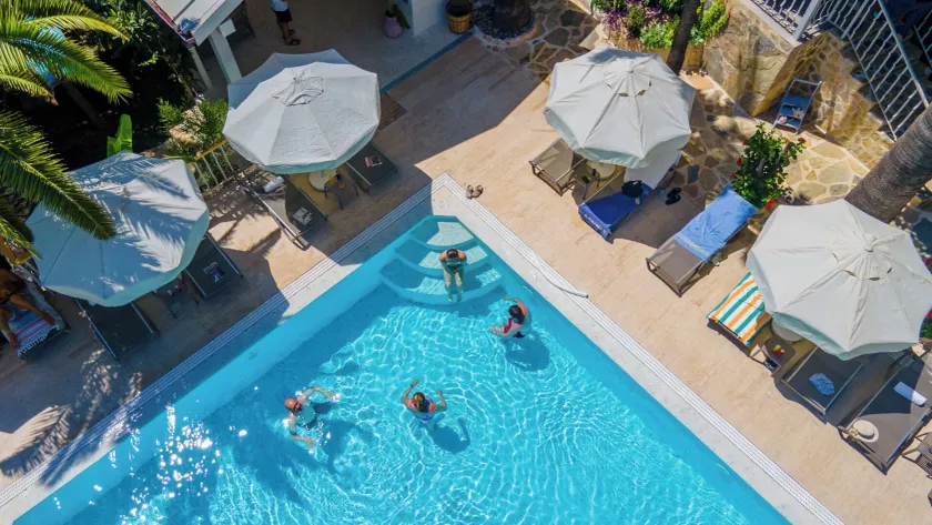 Golden Lighthouse Hotel - Image 1