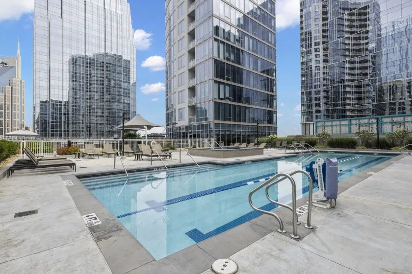 Placemakr Premier SoBro - Image 1