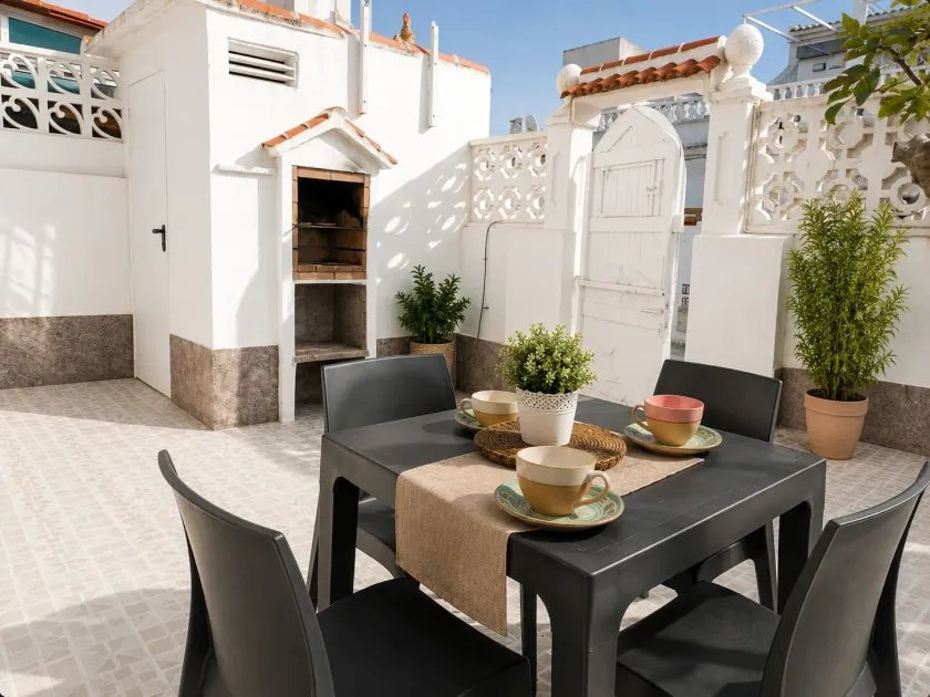 Charming House with Nature - Image 1