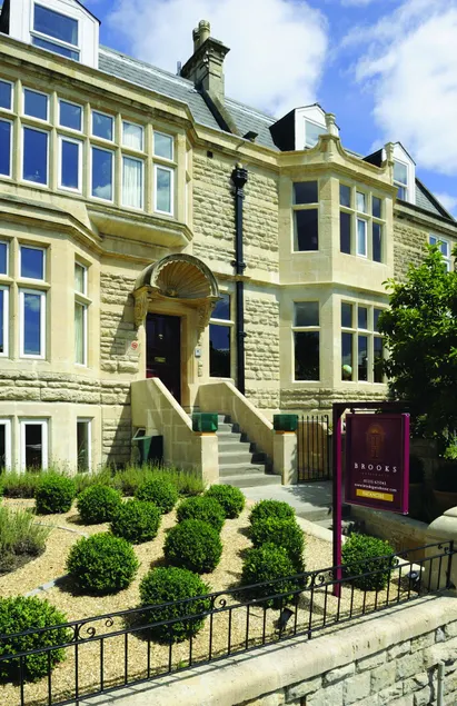 Brooks Guesthouse - Image 1