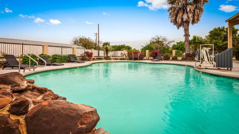 SureStay Hotel by Best Western Floresville - Image 1