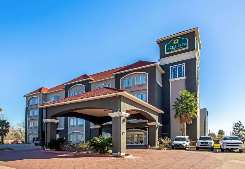 La Quinta by Wyndham Columbus TX - Image 1