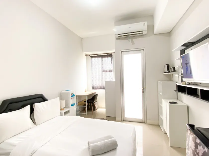 Cozy Stay Studio Transpark Juanda Bekasi Timur Apartment - Image 1