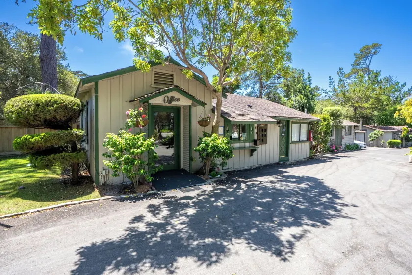 Carmel Resort Inn - Image 1