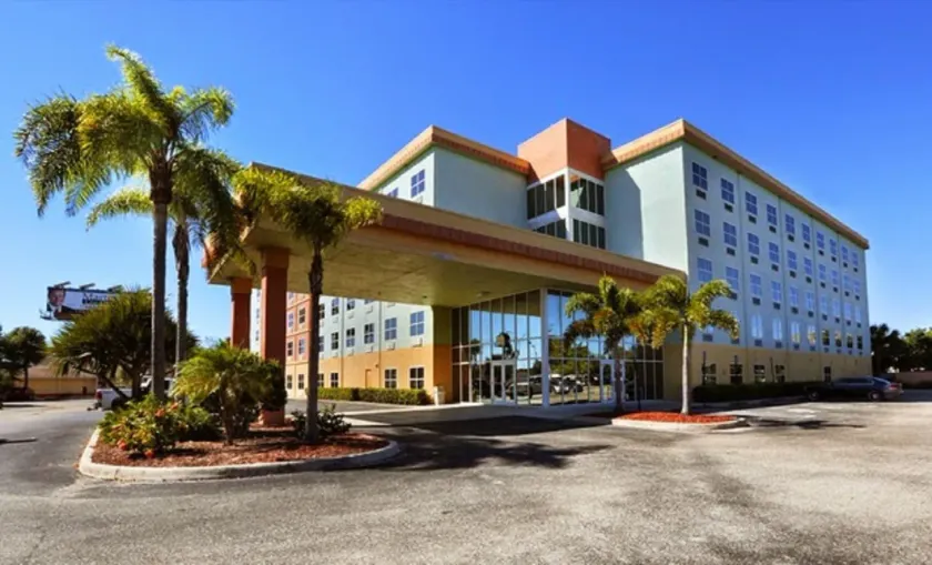 Allure Suites of Fort Myers - Image 1