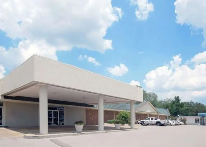 Econo Lodge Corinth - Image 1