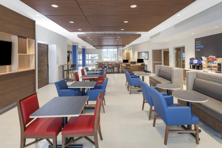 Holiday Inn Express & Suites - Hudson I-94 by IHG - Vestíbulo
