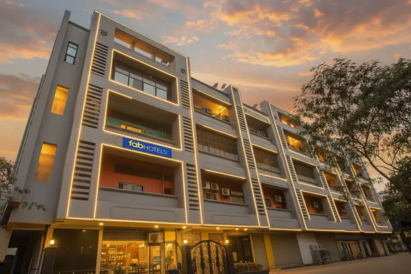 FabHotel Seven Hills - Nr Mumbai International Airport - Image 1