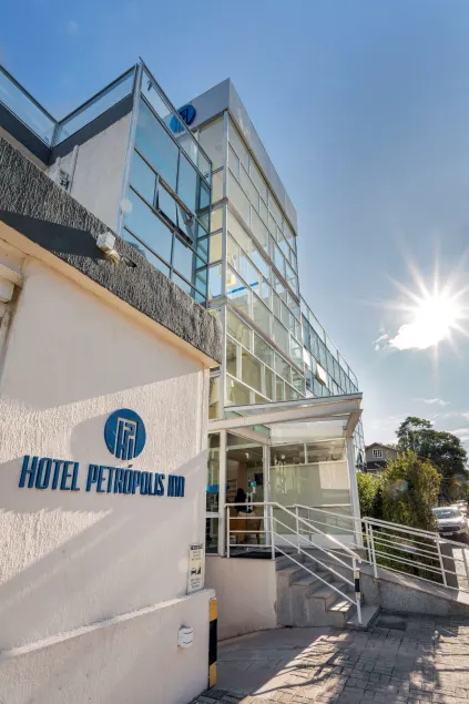 Hotel Petropolis Inn - Image 1