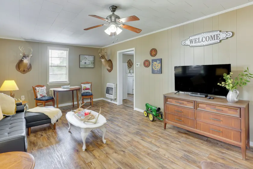 2 Mi to Lake: Lineville Farmhouse w/ Fire Pit - Image 1