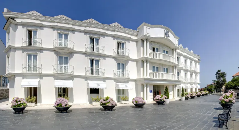 Gran Hotel Suances - Image 1