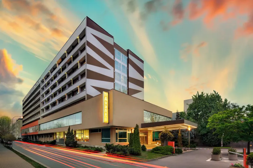 Avanti Hotel - Image 1