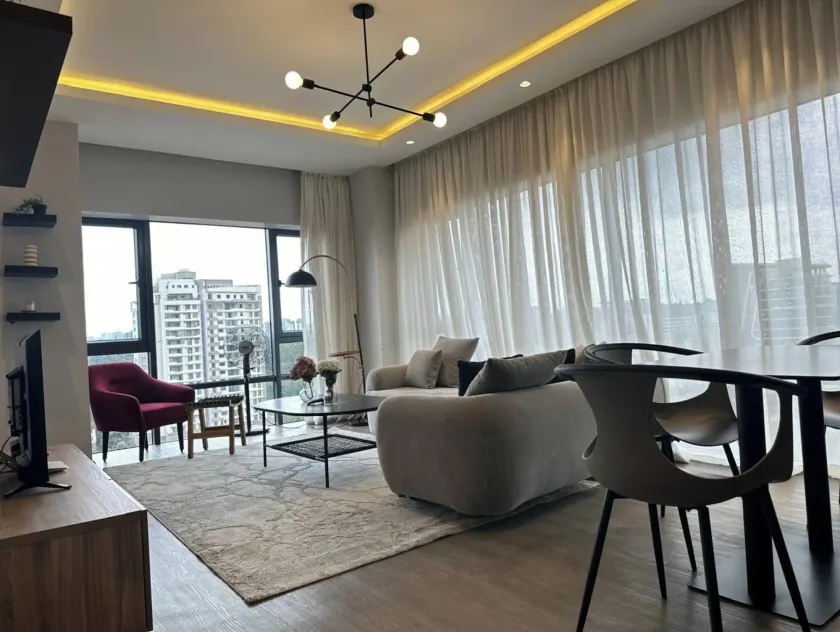 Escada Apartments - Image 1
