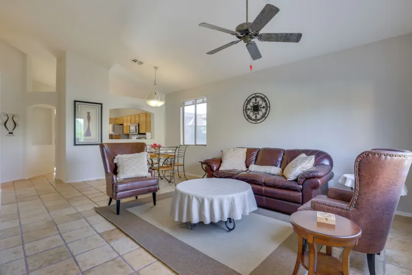 Hike, Golf & Relax: Desert Retreat in Cave Creek - Image 1
