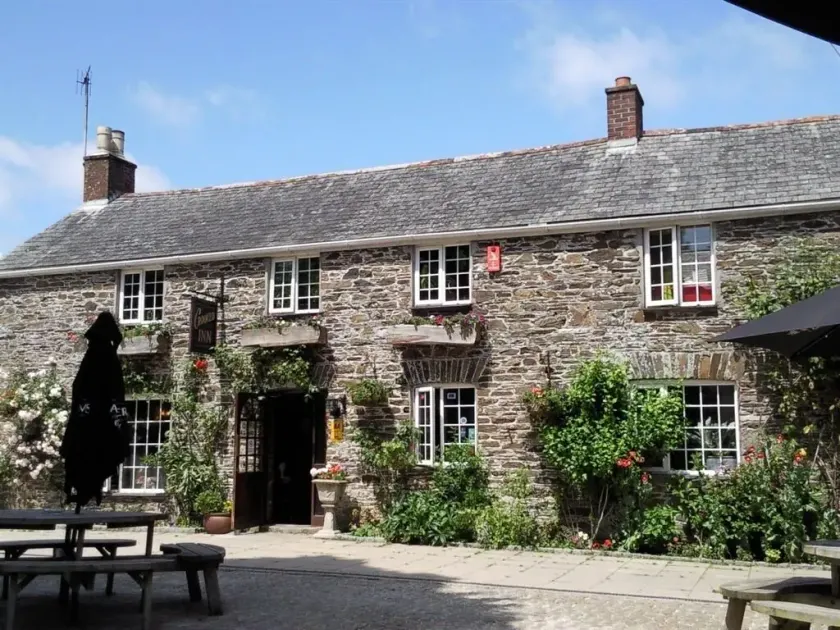 The Crooked Inn - Image 1