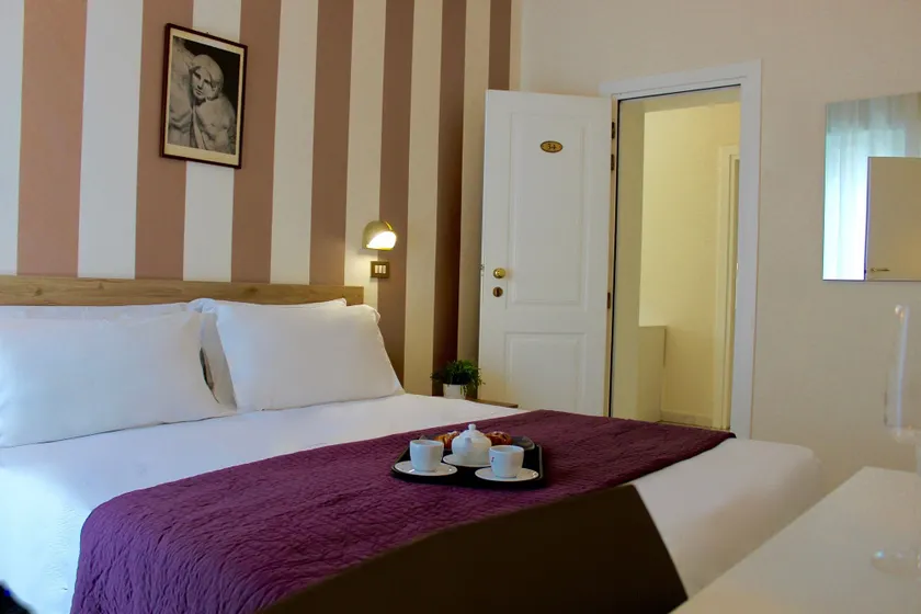 King Hotel - Image 1