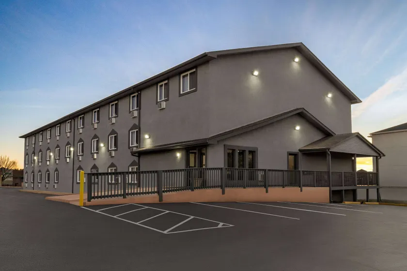 Super 8 by Wyndham Columbus Edinburgh - Image 1