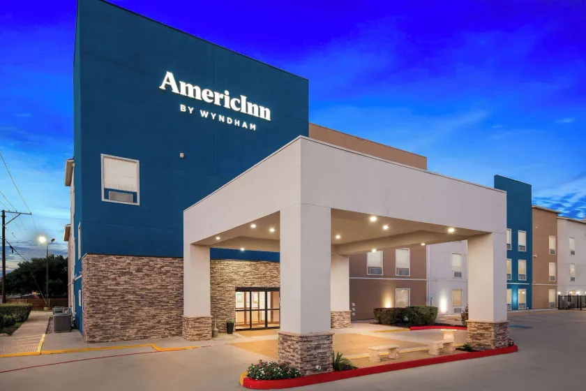 AmericInn by Wyndham New Braunfels - Image 1
