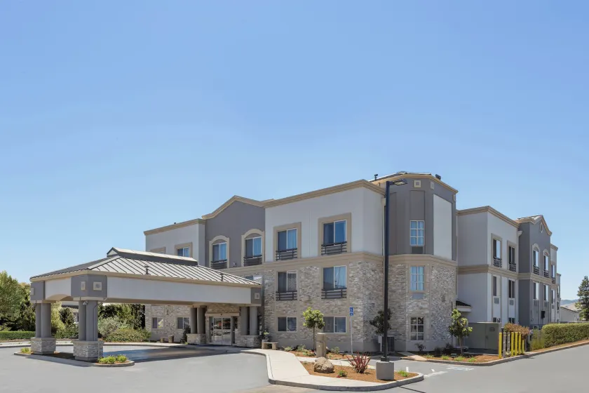Holiday Inn Express Hotel & Suites San Jose-Morgan Hill by IHG - Image 1