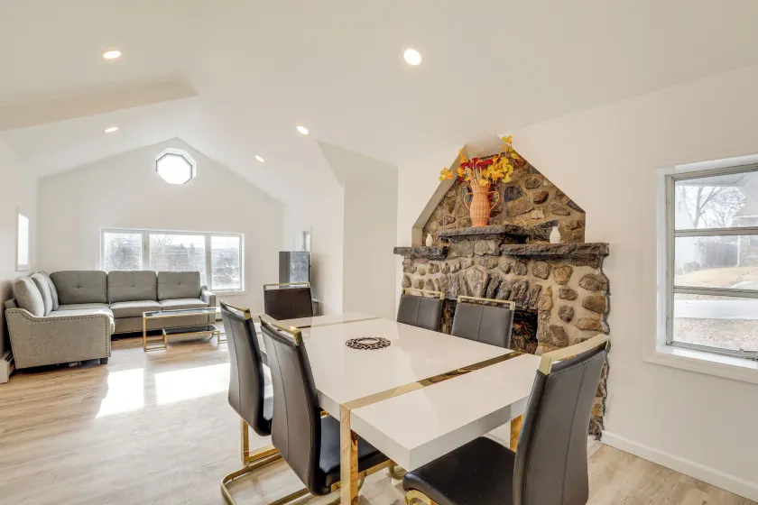 Pet-friendly Home w/ Lake Views & Deck! - Image 1
