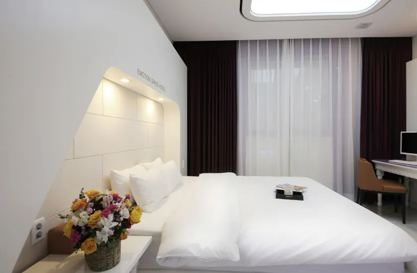 Urban Stay Hotel - Image 1