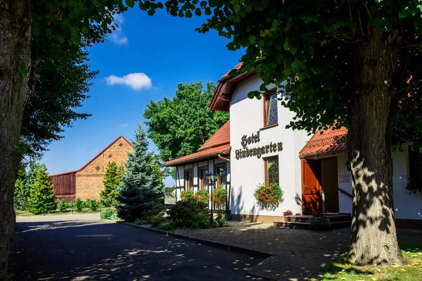 Hotel & Restaurant Lindengarten - Image 1