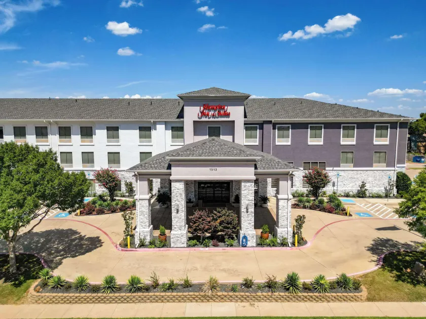 Hampton Inn & Suites Denton - Image 1