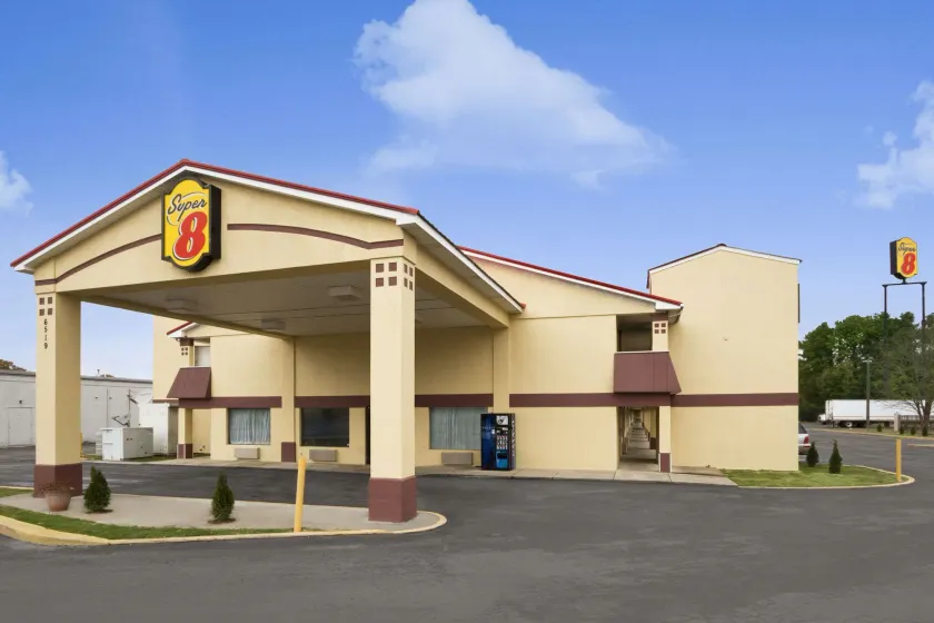 Super 8 by Wyndham Chattanooga/East Ridge - Image 1
