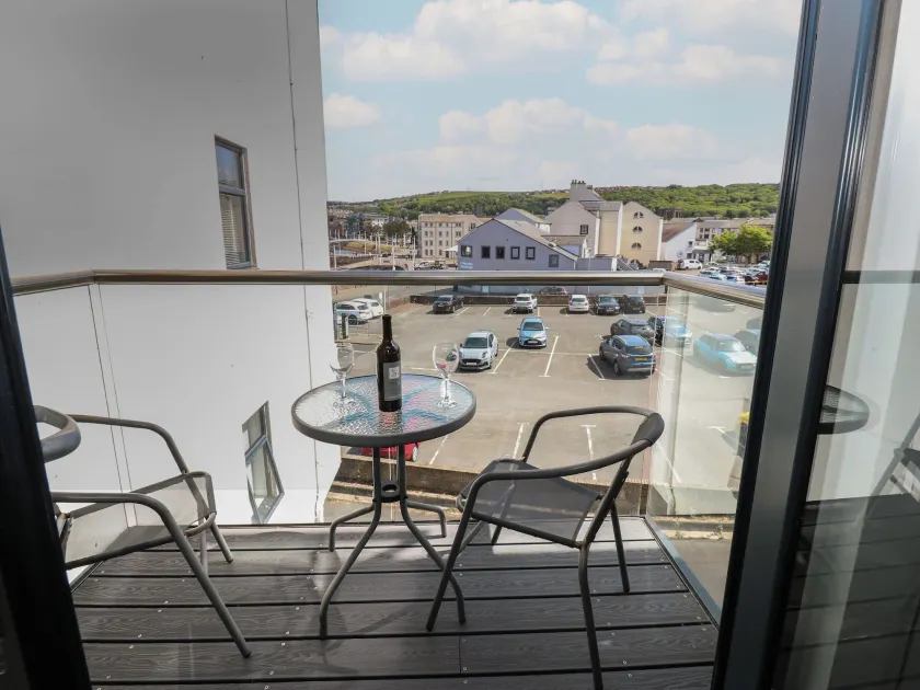 Harbourside Apartment - 1 Bedroom - Sleeps 2 - Image 1