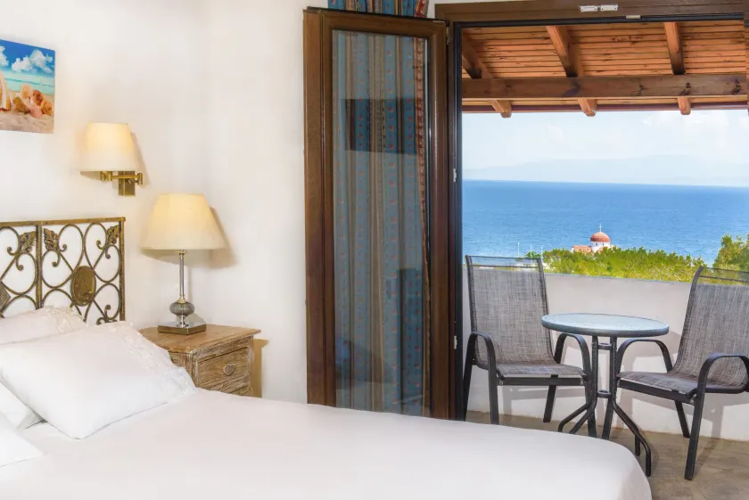 Leandros Hotel - Image 1
