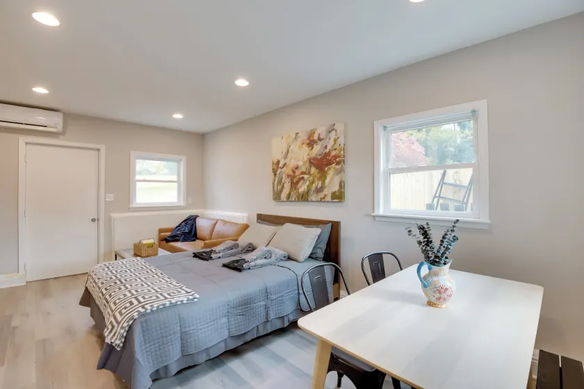 2 Mi to Historic Occoquan District: Modern Duplex - Image 1