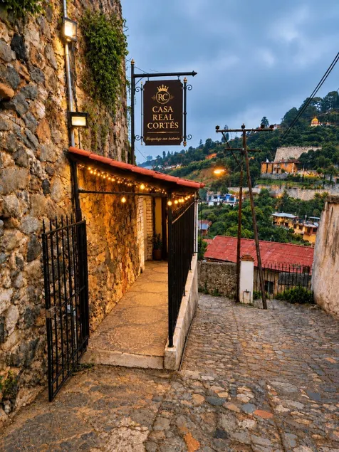Casa Real Cortés - Image 1