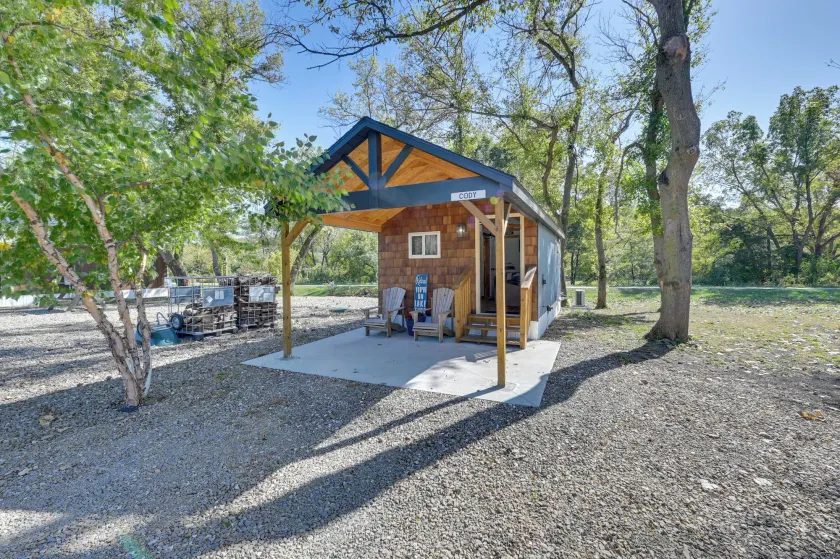 Iowa Tiny Cabin Near Pine Lake State Park - Image 1