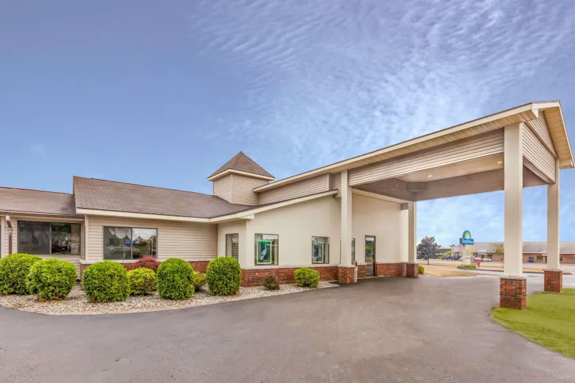 Days Inn by Wyndham Alpena - Image 1