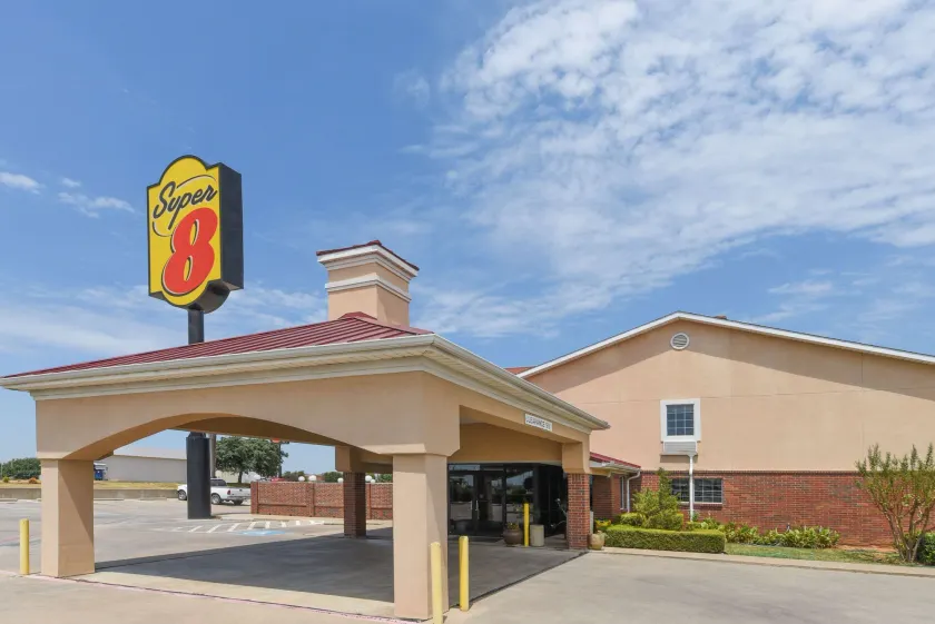Super 8 by Wyndham Burleson Fort Worth Area - Image 1