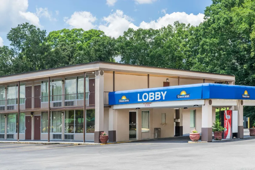 Days Inn by Wyndham Hurricane Mills - Image 1