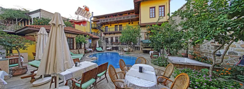 La Paloma Hotel - Image 1