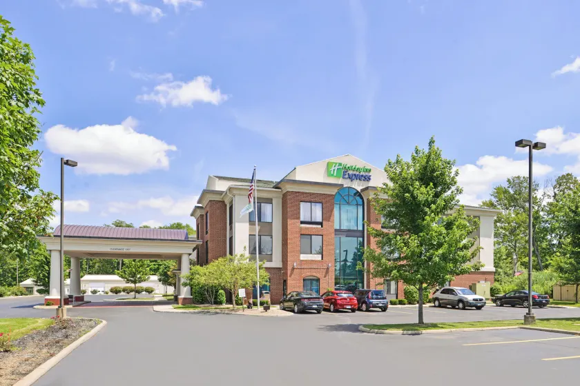 Holiday Inn Express Hotel & Suites Youngstown - North Lima/Boardman by IHG - Image 1